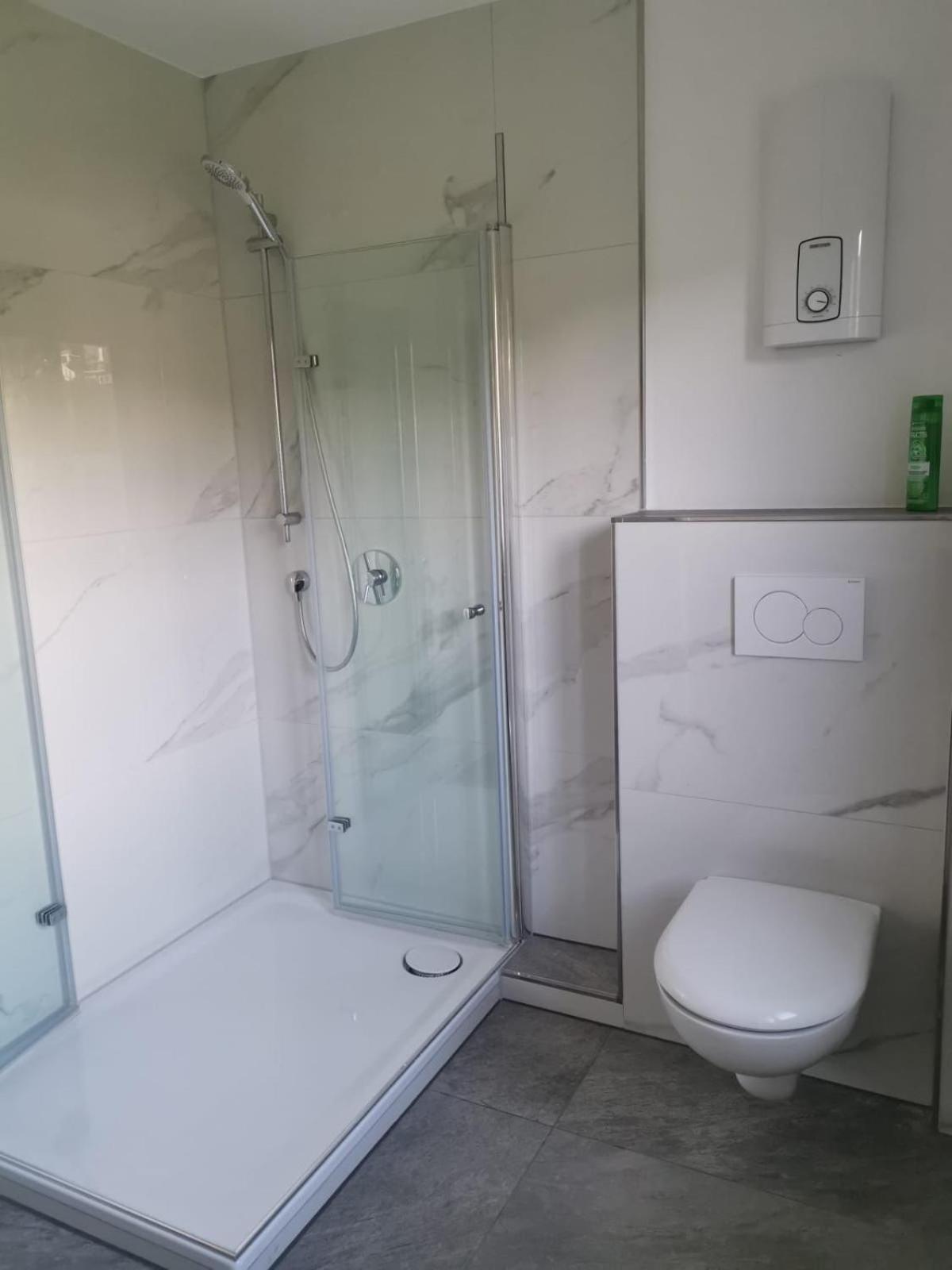 Modernes Stilvoll Eingerichtetes Appartement Rosrath Luaran gambar